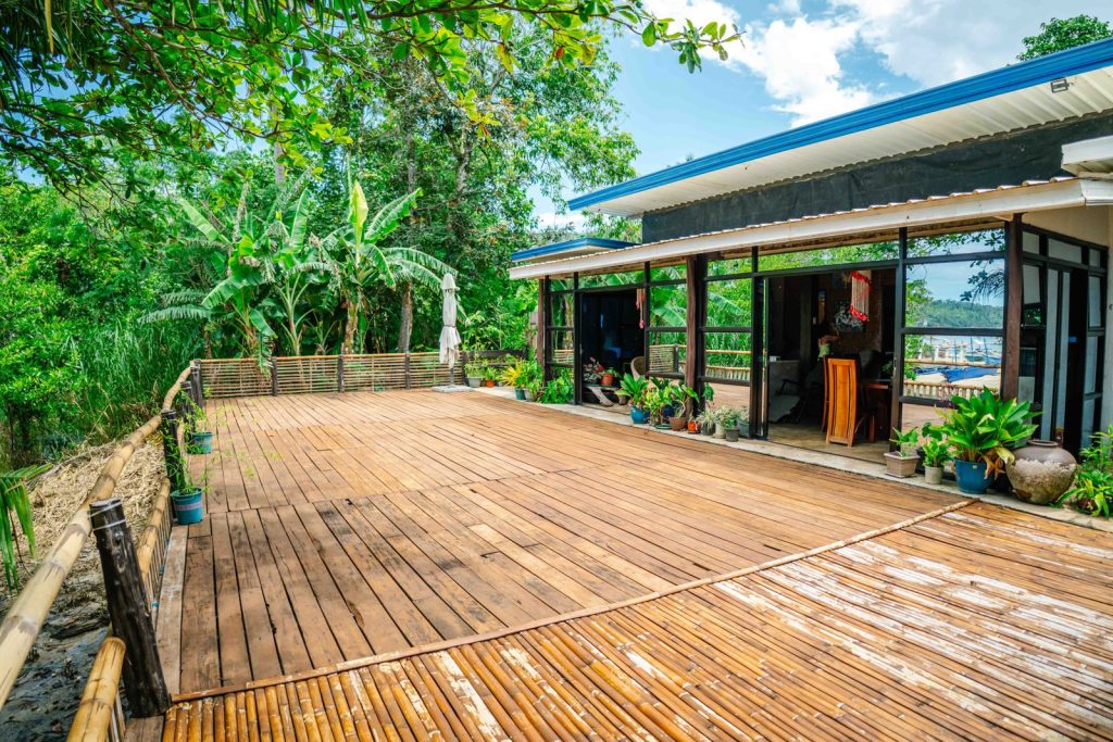 Garden common area at Talaudyong Garden Beach Cabins